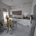 Sunflower Rose Apartment