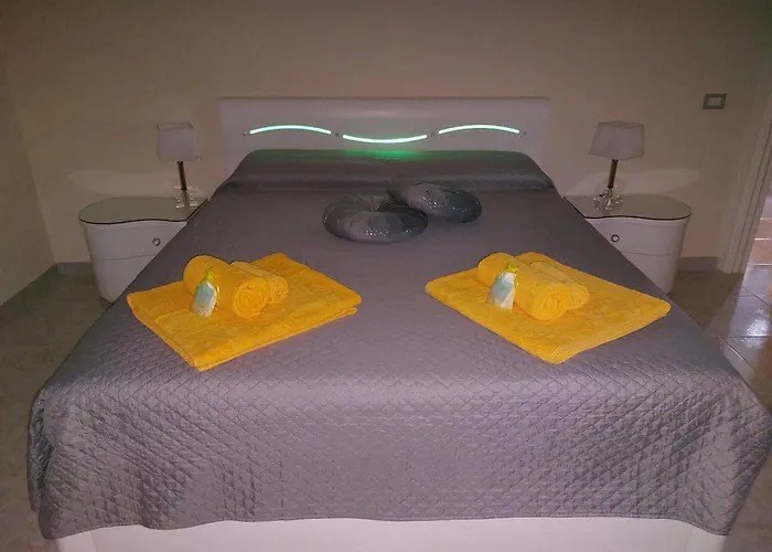 Sunflower Rose Apartment